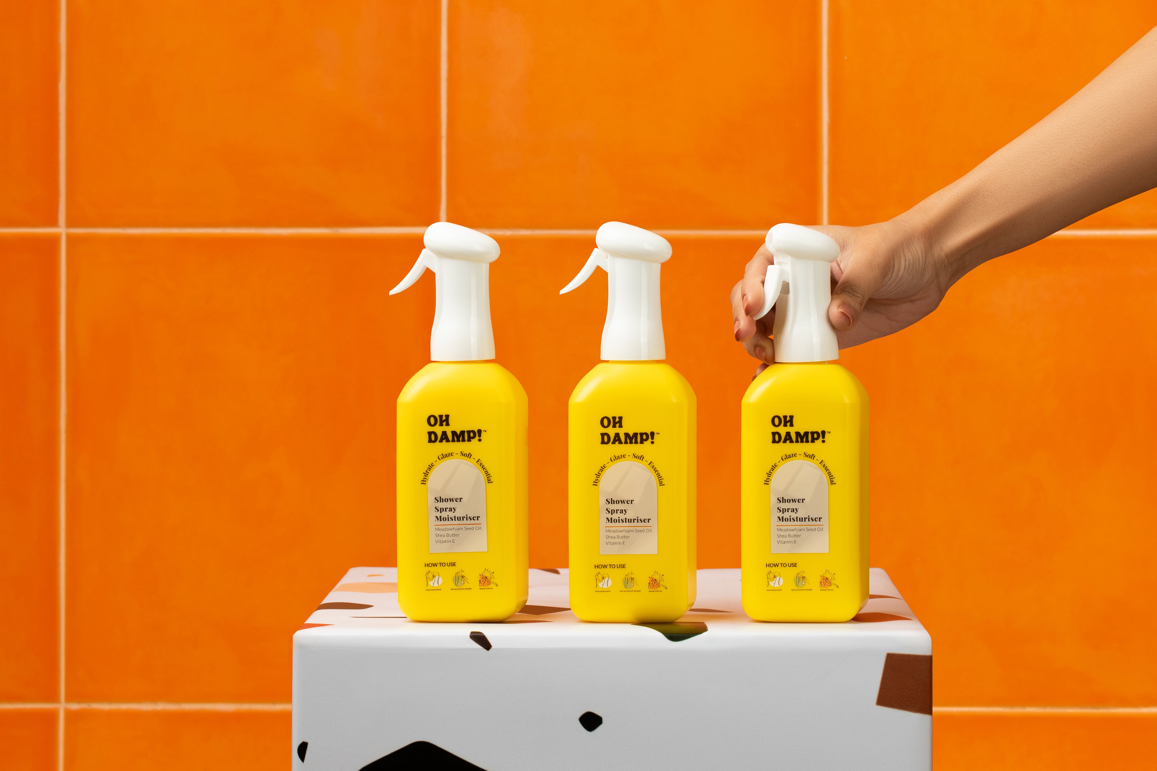 Shower spray moisturizer